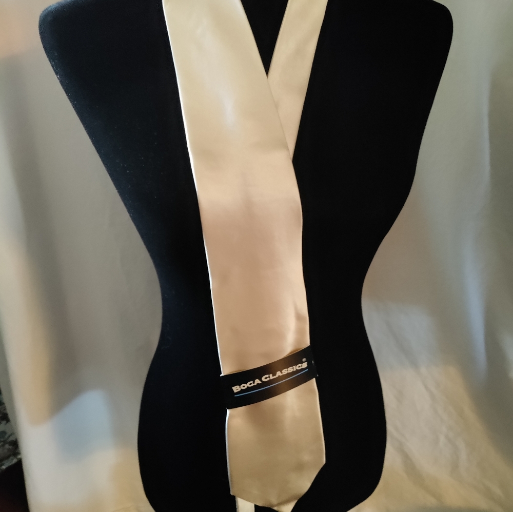 Boca Classics Silver Silk Tie NWTags - Picture 5 of 5
